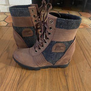 Joan of Arctic Waterproof Wedge III Lexie Lace-Up Bootie Size 7 Brown
